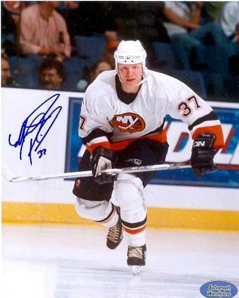 Mark Parrish autographed 8x10 Photo (New York Islanders) Image #1 - Image 1 of 1