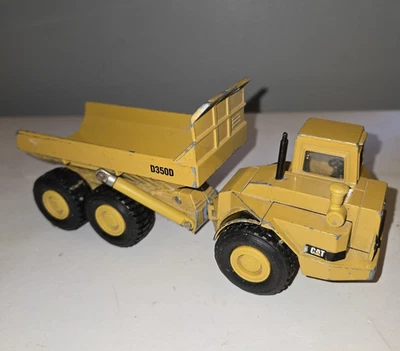 Norscot Diecast CAT Caterpillar D350D Articulated Truck 1:50 Scale 55700 - Image 1 of 4