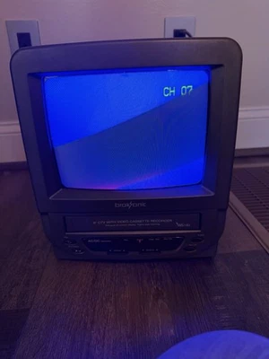 BrokSonic 9" Color TV - VCR Combo Model CTSGT-2799C VHS VCR Not Working - Image 1 of 4