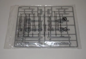 TRUMPETER 02280 BAE LIGHTNING F.1A/F.3 ⭐PARTS⭐ SPRUE E-FIRESTREAK & REDTOP 1:32 - Bild 1 von 3