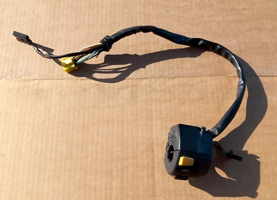 Interruptor izquierdo OEM SUZUKI GSXR 1000 K3 K4 2003 2004 en muy buena condición 374-18 Foto 1 de 4