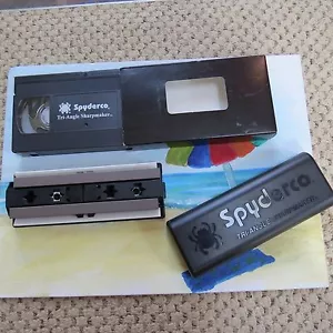 Affilatore coltello Spyderco con VHS Pat. In sospeso (lotto #8491) - Foto 1 di 10