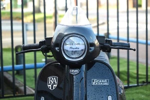 Royal Alloy GP125 SLUK Bullet retro/60s screen - CARBON EFFECT - Picture 1 of 4