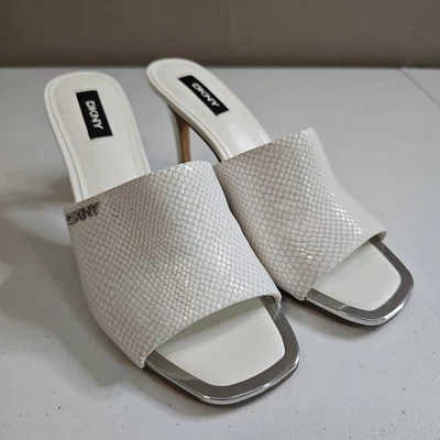Zapatos mules DKNY para mujer Bronx con estampado de animales de serpiente blancos de imitación de cuero talla 8 Foto 1 de 4