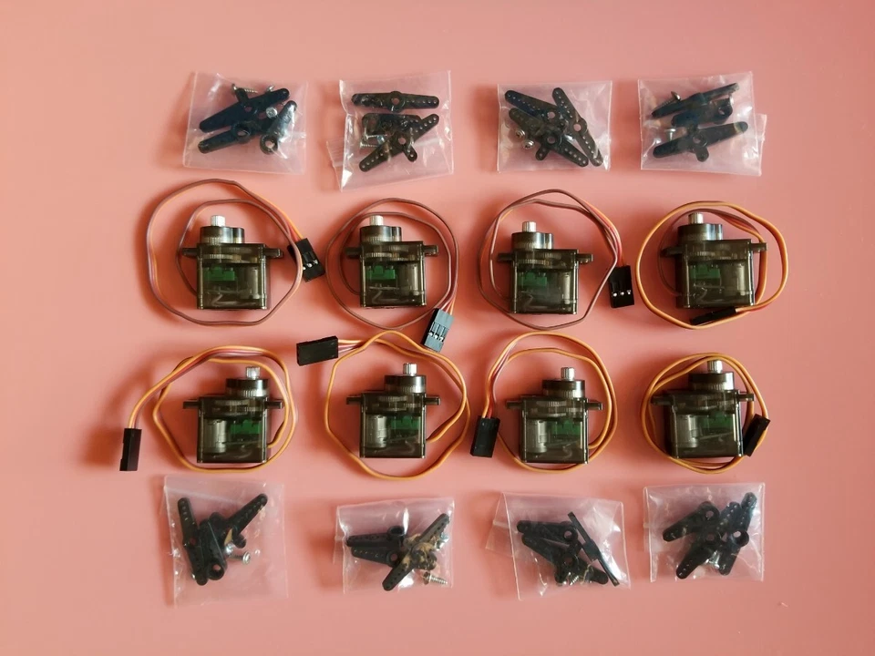 Ultra-small servo motor with metal gears (8 pieces) - Image 1 of 2