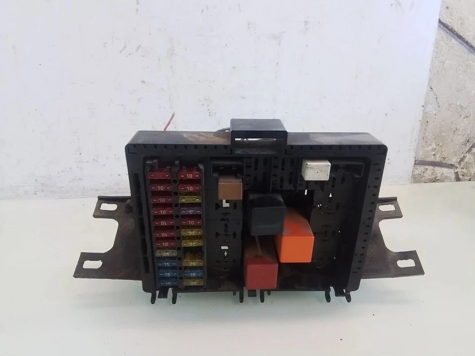 Ford Transit 1991 Petrol Fuse Box DND91307 - Image 1 of 3