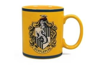 Harry Potter Tasse Hufflepuff Schulwappen gelb Tee Kaffeebecher Geschenk Geburtstag - Bild 1 von 4