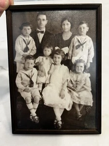 Antique Victorian Early 1900s Framed Family 8 People Portrait Photograph 5x7 - Picture 1 of 9
