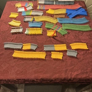 Grande lotto di pista magica 350+! Ricambio/Aggiungi su binario multicolore - 2 misure - Foto 1 di 12