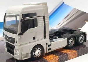 Welly 1/32 Scale Model Truck 32650L - Man TGX - White - Picture 1 of 5