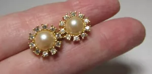 Signed Vintage Richelieu Gold Tone Cream Faux Pearl & Clear Clip Back Earrings - Picture 1 of 12