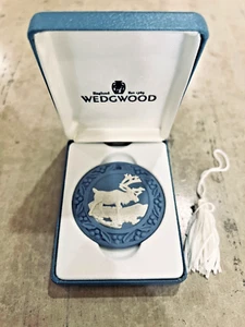 Wedgwood weiß auf hellblau Jasperware Rentier Ornament - Bild 1 von 4