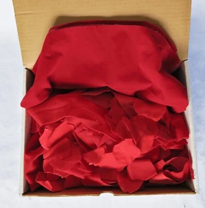 Red Felt Fabric Scraps + 500 Red Silk Rose Pedals Mixed Lot - Picture 1 of 14