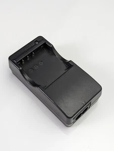 Genuine OEM Fujifilm BC-40 Battery Charger for NP-40 NP-40N FinePix Batteries - Imagen 1 de 6