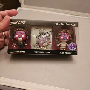 NUEVO They Live Alien Hombre Mujer * Clip de Bolsa Figura, Juego de 3, Exclusivo de Walmart - Imagen 1 de 22