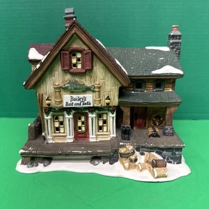 Harborside Village Weihnachten beleuchtetes Haus Baileys Bait And Tackle House - Bild 1 von 18
