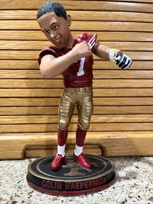 Colin Kaepernick 旧金山 49 人队 “The Field” 传奇 摇头公仔 #5/504 — 第 1/4 张图片