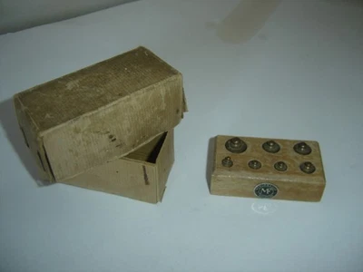 boite ancienne de poids laiton,de 20gr à 1gr,MF (manufacture de ST. Etienne) - Photo 1/3