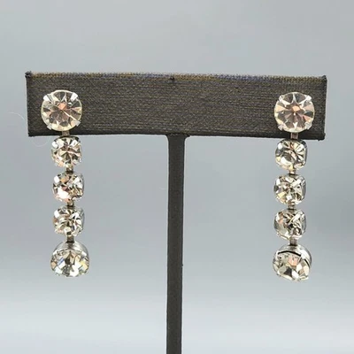 Pendientes colgantes redondos graduados firmados por Eisenberg con estrás tono plata Foto 1 de 4