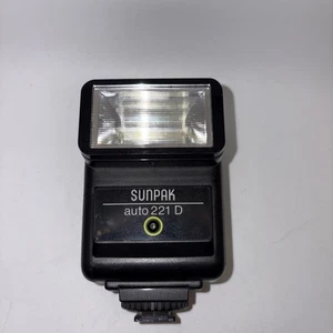 SUNPAK AUTO 221 D CAMERA FLASH for Cannon Film Cameras TESTED WORKS - Picture 1 of 10