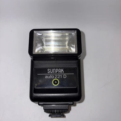 SUNPAK AUTO 221 D CAMERA FLASH for Cannon Film Cameras TESTED WORKS - Image 1 of 4