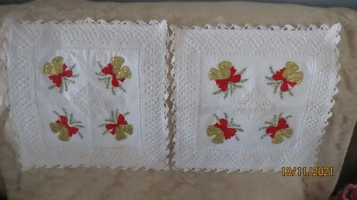 Capas de travesseiros de Natal (2) fitas de sino borda de crochê - Imagem 1 de 3