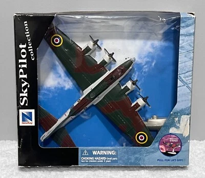 New Ray Toys Sky Pilot Collection B-17 FLYING FORTRESS WWII Bomber (20103) NIB - Image 1 of 4