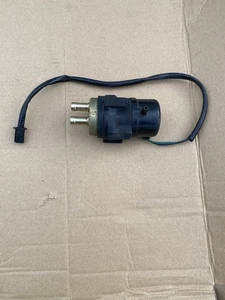 Honda CBR900RR Fireblade NC28 1993 Original petrol fuel pump with rubber - Picture 1 of 4