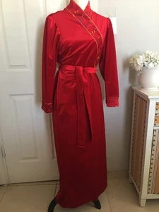Bata roja de terciopelo Appel vintage para mujer talla mediana bolsillo bordado hecha en EE. UU. - Imagen 1 de 19
