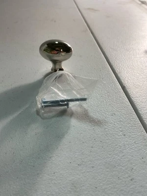 Alexander 3991NI Lyon 1-9/16" Ovalado Huevo Gabinete/Perilla de Cajón - Níquel Pulido Foto 1 de 2