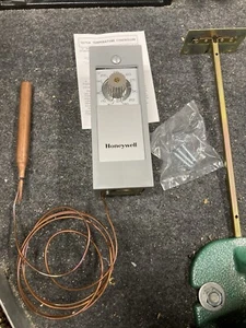 Honeywell - P/N: T675A-1532 - Remote Bulb Temperature Controller - NEW - Picture 1 of 5
