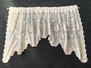 Tenda da finestra in pizzo floreale bianco bordo smerlato 53" L x 31" L poliestere - Foto 1 di 8