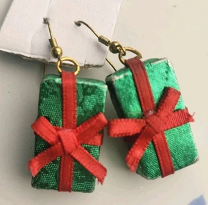 Vintage Christmas Gift Box Earrings Green Present Dangle Retro Holiday Jewelry - Picture 1 of 2