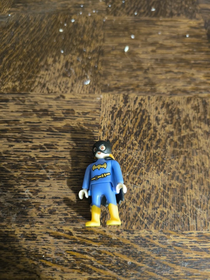playmobil dc kinder surprise batgirl - Image 1 of 1