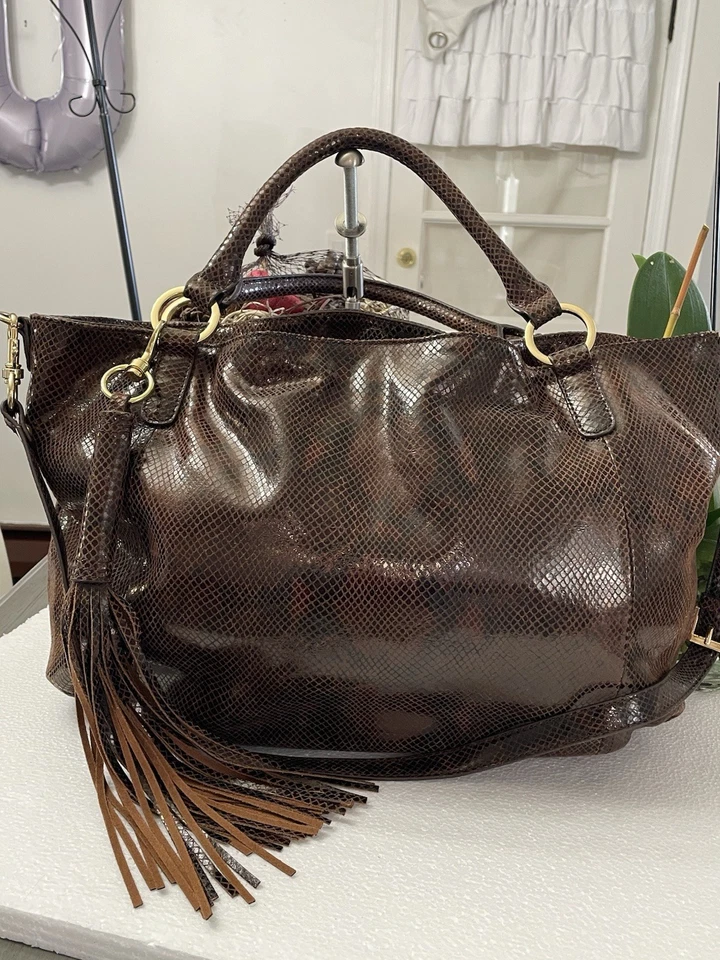 Bolso de hombro grande de cuero patentado con piel de serpiente G.I.L.I Foto 1 de 4