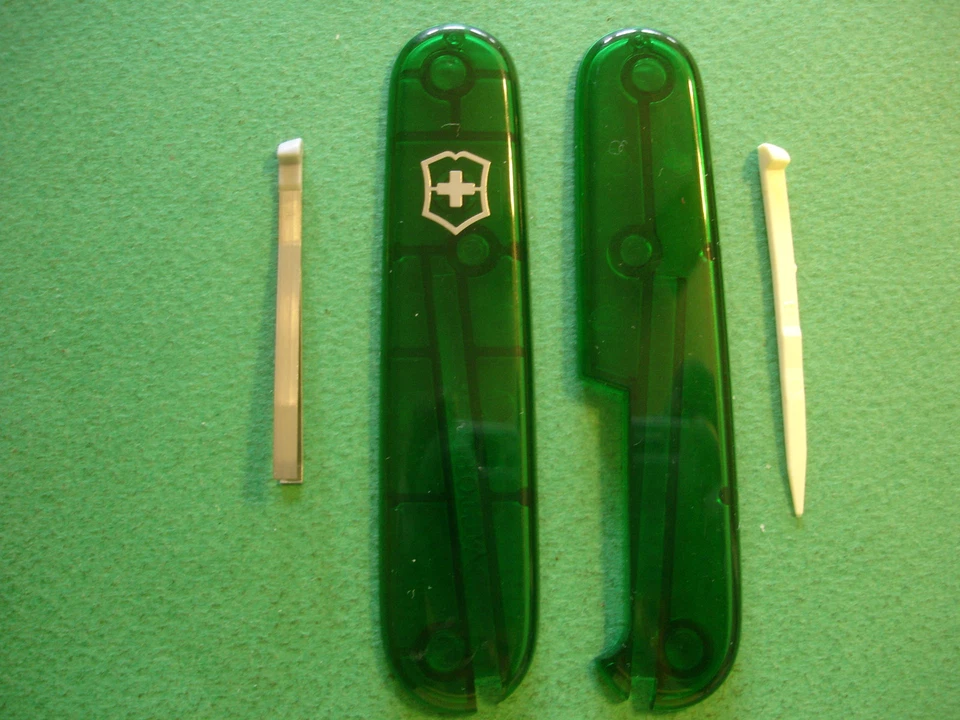 NUEVA NAVAJA SUIZA VICTORINOX 91mm VERDE ESMERALDA + PALILLO DE DIENTES Y PINZAS Foto 1 de 1
