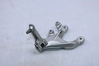 17 BMW S1000R REPOSAPIÉS DELANTERO DERECHO CLAVIJA PASO 46718562398 Foto 1 de 4