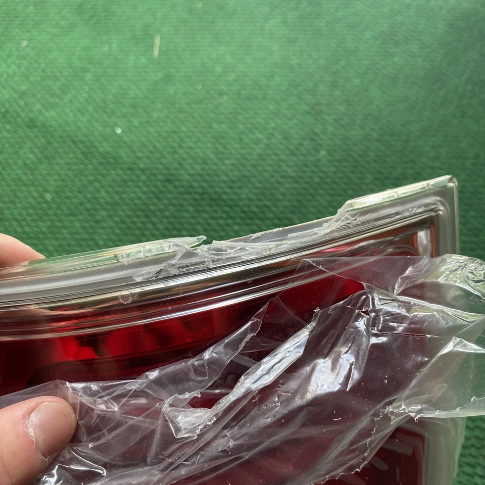 13-18 RAM 1500 2500 3500 4500 5500 LUZ TRASERA IZQUIERDA LÁMPARA MOPAR ORIGINAL Foto 1 de 4