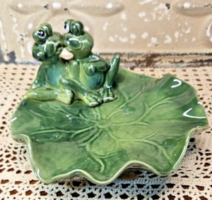 Vintage Kissing Frogs on a Lily Pad Ceramic Trinket Dish Soap Dish (read) - Picture 1 of 5