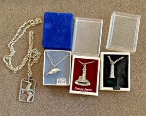 Collares de peltre vintage, lote de 4, NOS, faros, gaviota, delfines - Imagen 1 de 6