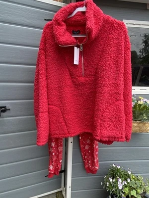 Ladies Red With Touch Of Sparkle Gingerbread Print Lounge Set Size 24/26 BNWT - Image 1 of 4