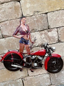 Blechschild Biker Pump Pin Up Girl USA 58 cm Garage Deko V2 Motorrad V8 Gas Oil - Bild 1 von 3