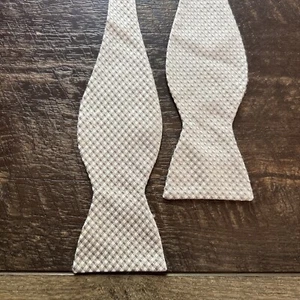 Brooks Brothers 346 Bow Tie Mens Gray/Ivory Silk Adjustable - Picture 1 of 4