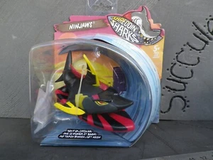 MGA Shreddin Sharks. Ninjaws! Rev it up & catch air Fun bunte Actionfigur - Bild 1 von 2