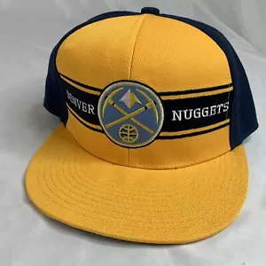 Cappello posteriore a scatto Denver Nuggets logo NBA blu e oro pallacanestro NBA - Foto 1 di 11