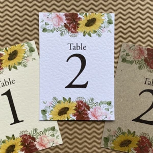 Girasoles Borgoña Peonía NÚMEROS DE MESA tarjetas verde rústico granero decoración de boda - Imagen 1 de 11