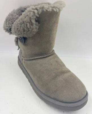 Botas UGG Bailey para mujer 8 grises gamuza piel sintética botón punta redonda botas 5803 Foto 1 de 4