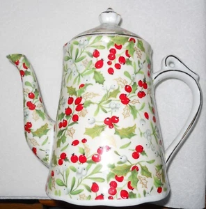 Vtg "The Design" Holly Berry Red & Green Floral Porcelain Teapot Christmas Decor - Picture 1 of 10