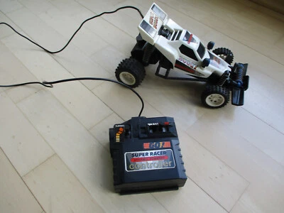 SUPER BUGGY Offroad Spielzeug mit kabelgebundenem Controller L. 25 cm gefedert - Bild 1 von 4