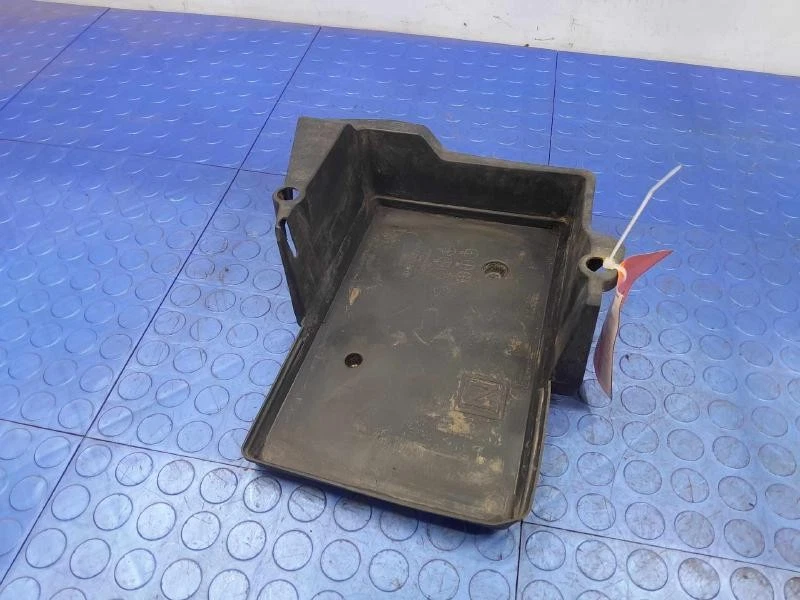 Bandeja de batería Subaru Legacy Outback 2015-2019 genuina OEM 82122AL00A Foto 1 de 4